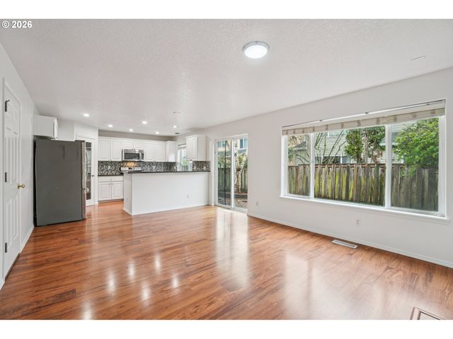 757 Ne 61ST Ct, Hillsboro, OR 97124