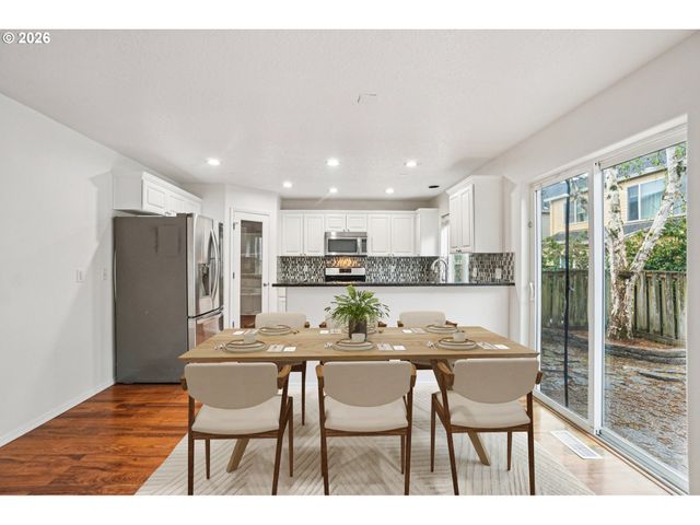 757 Ne 61ST Ct, Hillsboro, OR 97124