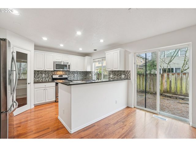 757 Ne 61ST Ct, Hillsboro, OR 97124