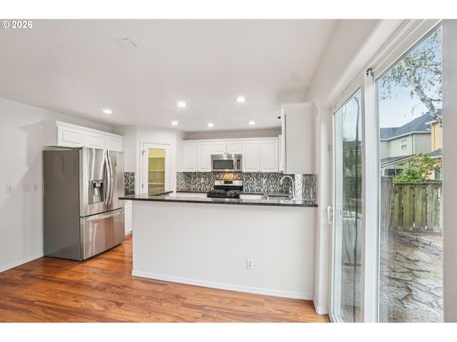 757 Ne 61ST Ct, Hillsboro, OR 97124