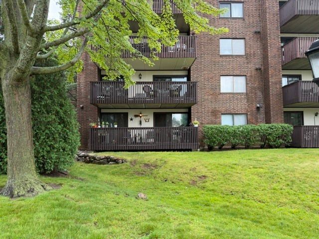 650 Whitney Court 105, Gurnee, IL 60031