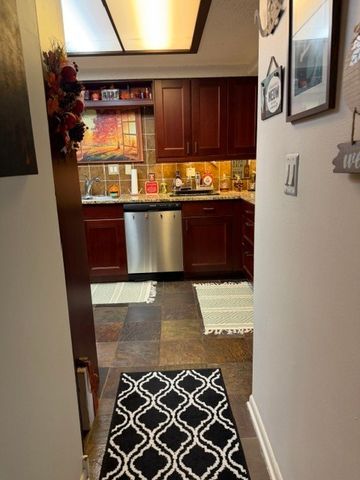 650 Whitney Court 105, Gurnee, IL 60031