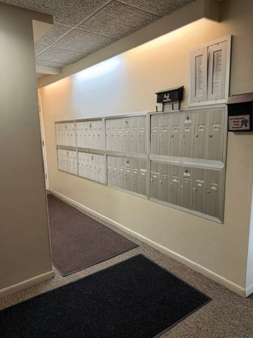 650 Whitney Court 105, Gurnee, IL 60031