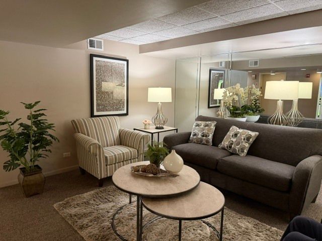 650 Whitney Court 105, Gurnee, IL 60031