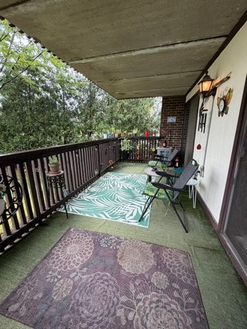650 Whitney Court 105, Gurnee, IL 60031