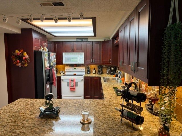 650 Whitney Court 105, Gurnee, IL 60031
