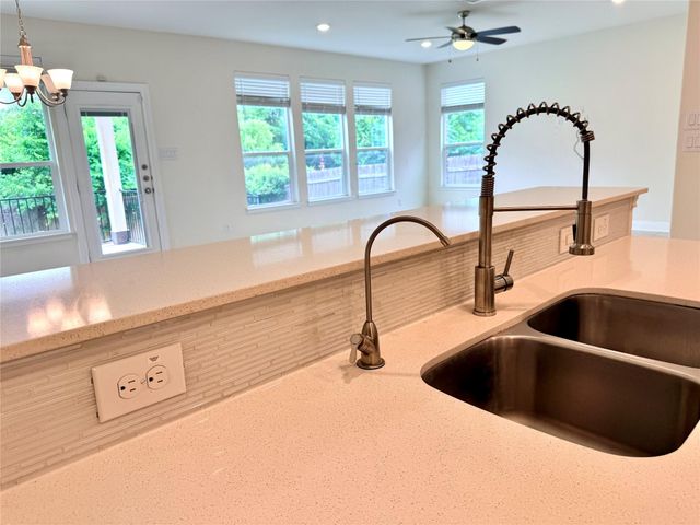 2101 Split Diamond WAY 40, Round Rock, TX 78664