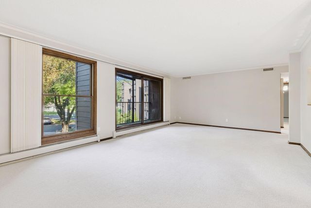 8441 Irwin Road 202, Bloomington, MN 55437