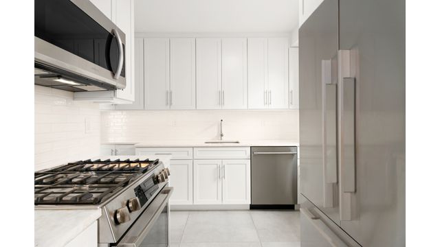 300 E 40th St Apt 27B, New York City, NY 10016