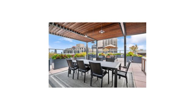 300 E 40th St Apt 27B, New York City, NY 10016