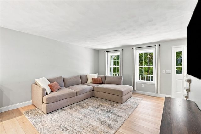 29 Walker Lane, Coventry, RI 02816