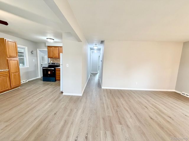 7242 Gerald Avenue, Warren, MI 48092