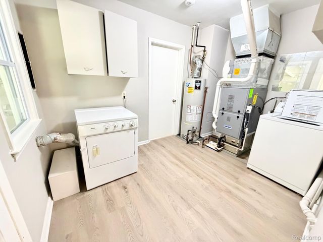 7242 Gerald Avenue, Warren, MI 48092