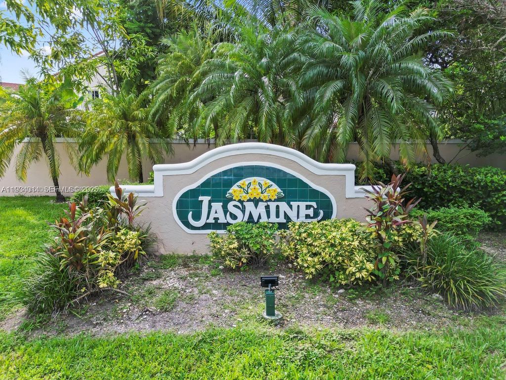 15253 SW 111th St, Miami, FL 33196