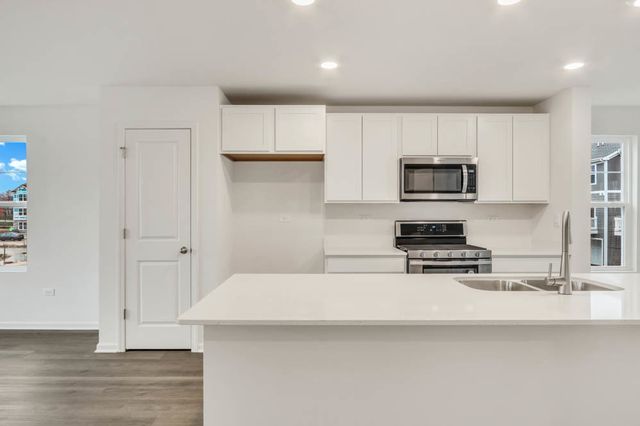 441 lakeshore Court, St. Charles, IL 60174