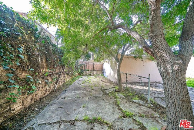 3030 W 12th Place, Los Angeles, CA 90006
