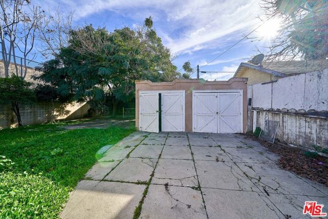 3030 W 12th Place, Los Angeles, CA 90006