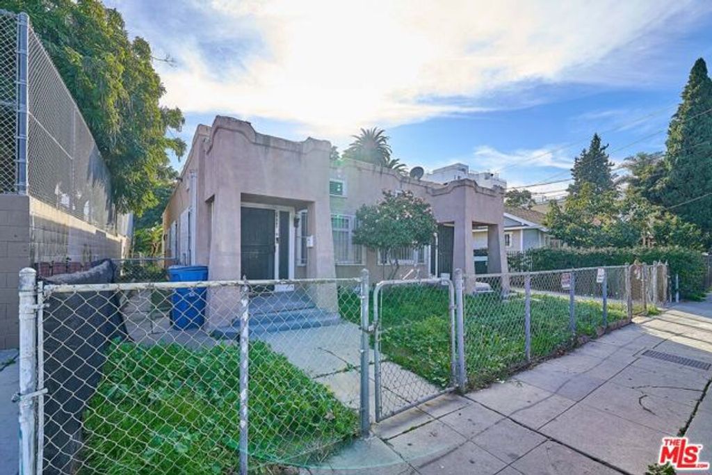3030 W 12th Place, Los Angeles, CA 90006