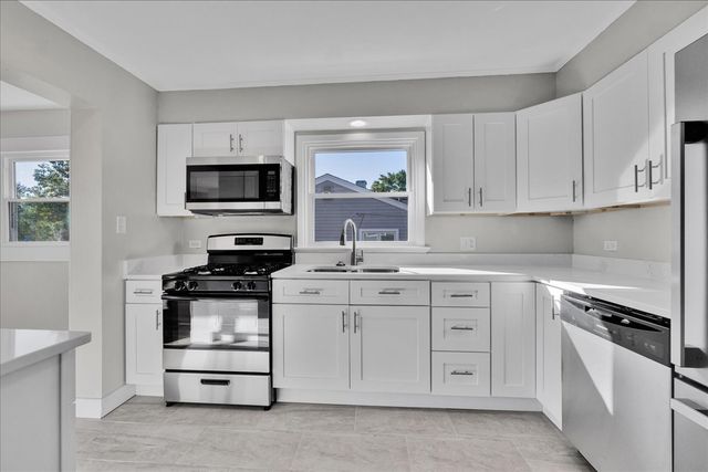 218 S Morgan Avenue, Wheaton, IL 60187