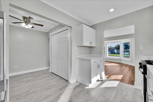 218 S Morgan Avenue, Wheaton, IL 60187
