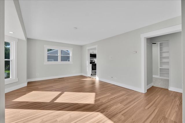 218 S Morgan Avenue, Wheaton, IL 60187