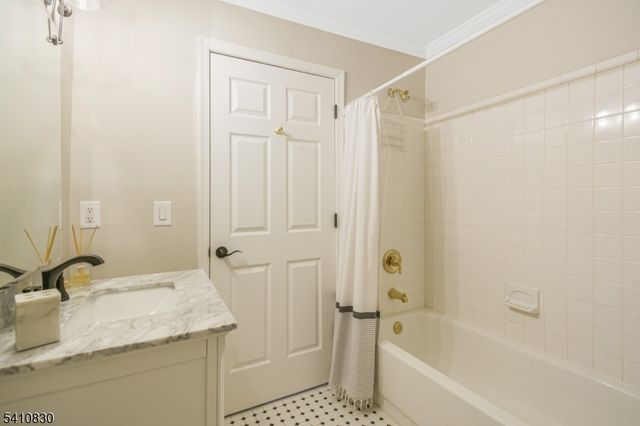 2004 S Branch Dr, Readington Twp., NJ 08889