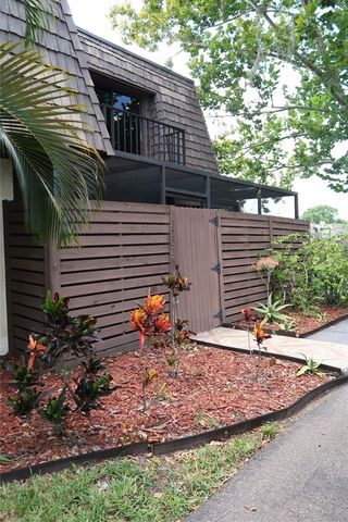 15202 E POND WOODS DRIVE 9, Tampa, FL 33618