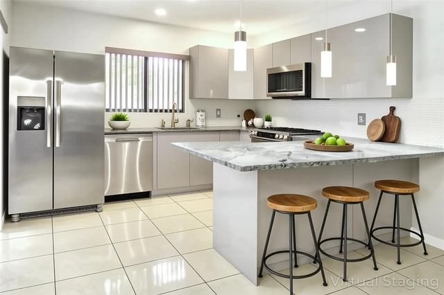 15202 E POND WOODS DRIVE 9, Tampa, FL 33618