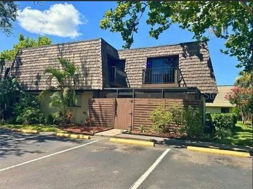 15202 E POND WOODS DRIVE 9, Tampa, FL 33618