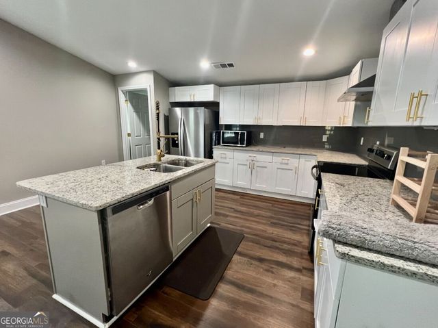 2752 Santa Barbara Drive NW, Atlanta, GA 30318