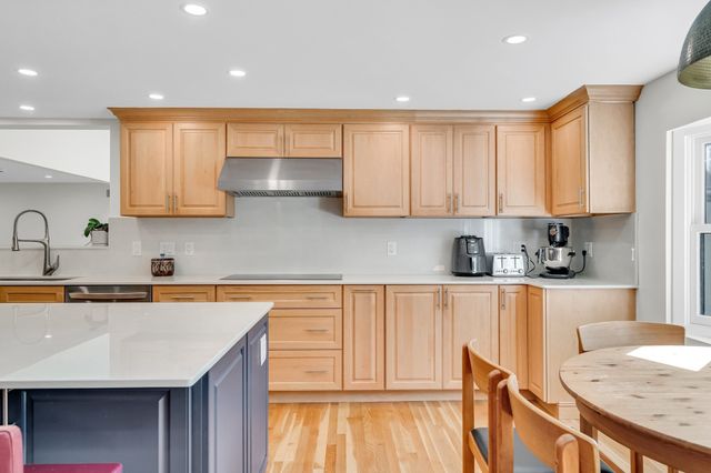 1 Maureen Rd, Lexington, MA 02420