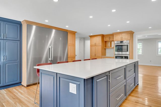 1 Maureen Rd, Lexington, MA 02420