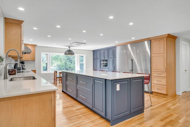1 Maureen Rd, Lexington, MA 02420