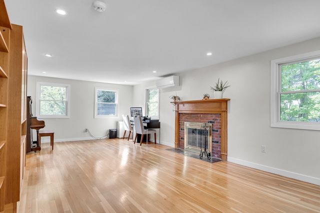 1 Maureen Rd, Lexington, MA 02420