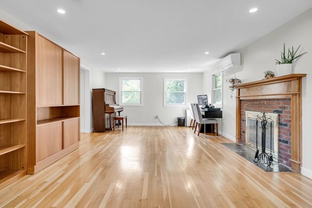 1 Maureen Rd, Lexington, MA 02420
