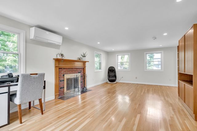 1 Maureen Rd, Lexington, MA 02420