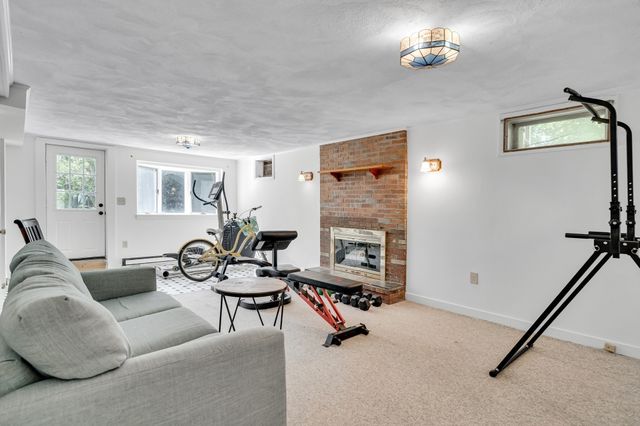 1 Maureen Rd, Lexington, MA 02420