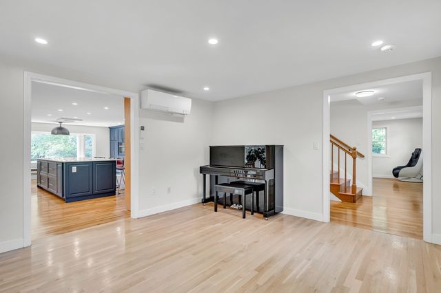 1 Maureen Rd, Lexington, MA 02420