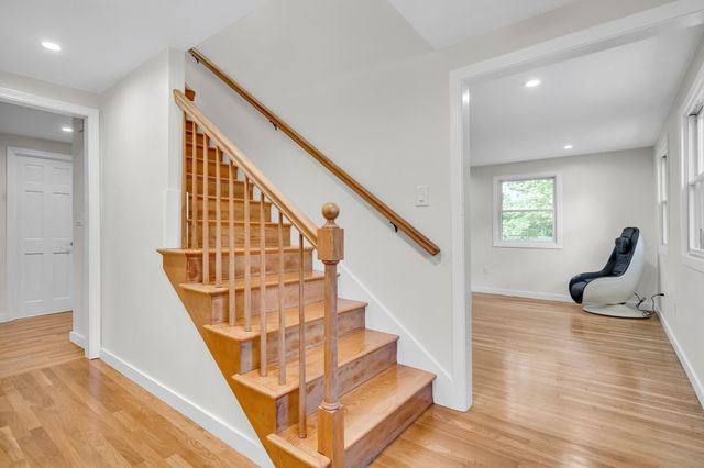 1 Maureen Rd, Lexington, MA 02420