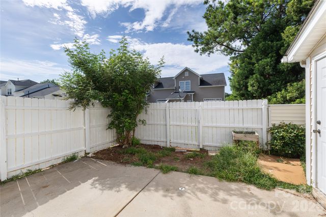 14718 Lions Pride Court, Charlotte, NC 28278