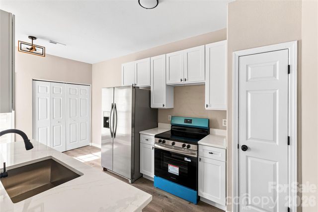 14718 Lions Pride Court, Charlotte, NC 28278