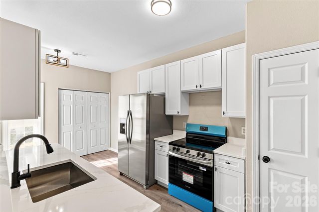 14718 Lions Pride Court, Charlotte, NC 28278