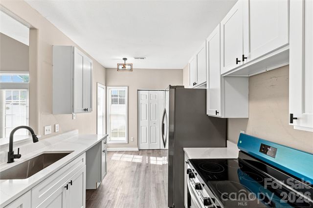 14718 Lions Pride Court, Charlotte, NC 28278