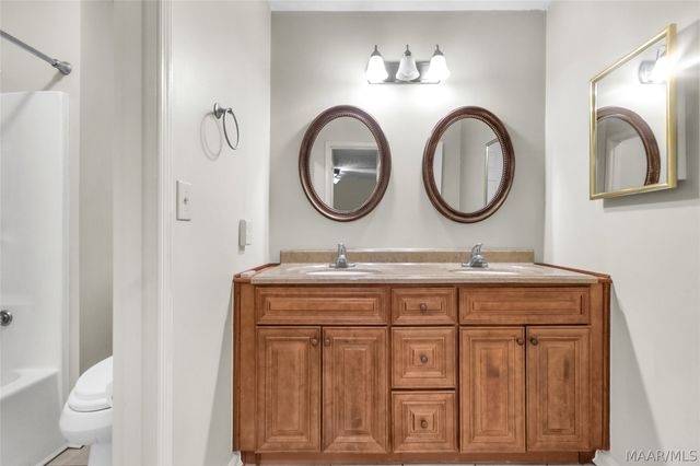 4317 Hillside Oaks Court, Montgomery, AL 36109