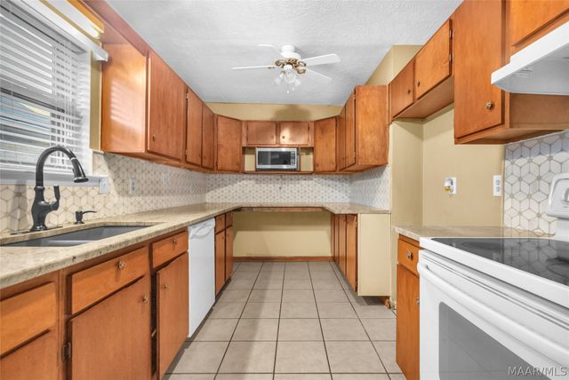 4317 Hillside Oaks Court, Montgomery, AL 36109