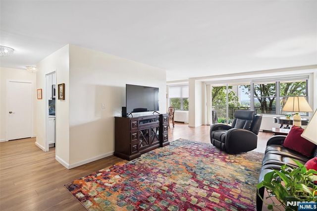 301 Beech Street 6C, Hackensack, NJ 07601