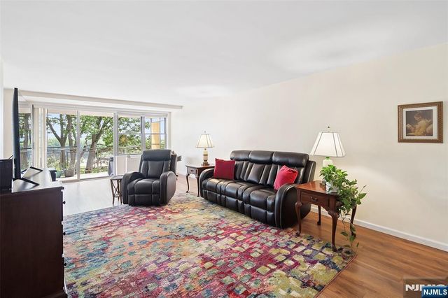 301 Beech Street 6C, Hackensack, NJ 07601