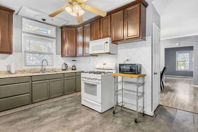 5402 S 73rd Avenue, Summit, IL 60501