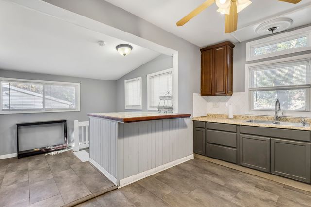 5402 S 73rd Avenue, Summit, IL 60501