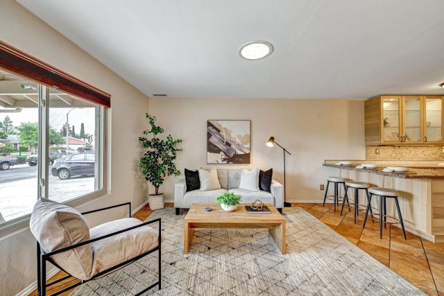 10641 Amantha Ave., San Diego, CA 92126